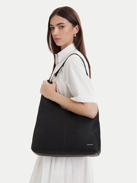 Calvin Klein Torebka Slouchy Leather Md Shoulder Bag LV04F3543G Czarny