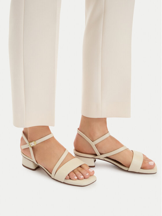 Clarks Sandały Serina35 Strap 26186118 Écru