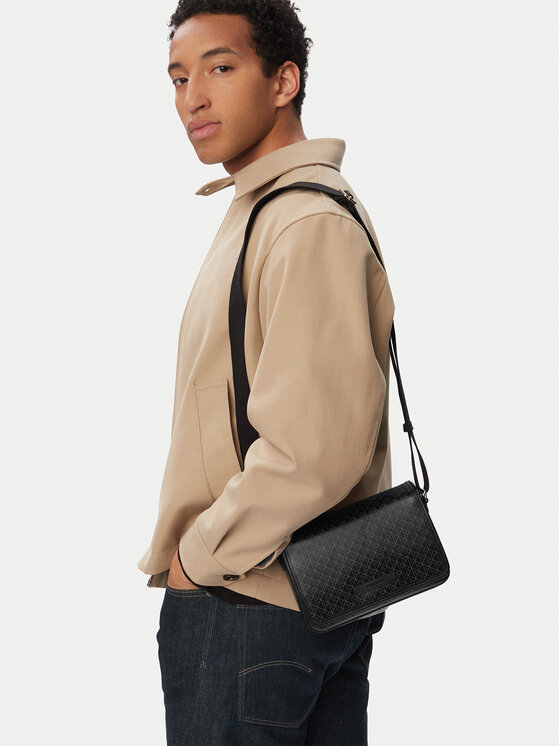 Calvin Klein Saszetka Emblem Aop Coated Small Flap Mes LV04D3396G Czarny