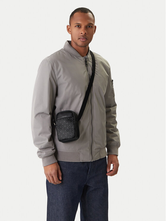 Calvin Klein Saszetka Emblem Aop Emboss Slim Reporter LV04D3228G Czarny
