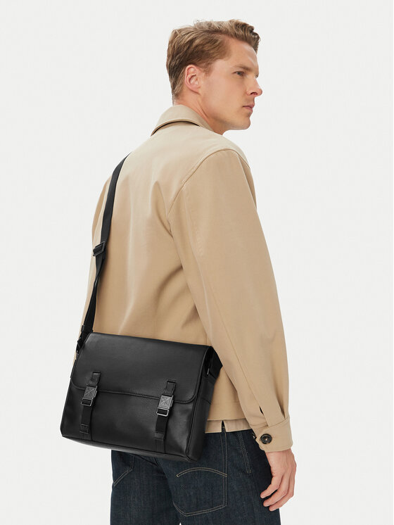 Calvin Klein Saszetka Emblem Hw Flap Messenger LV04D3508G Czarny