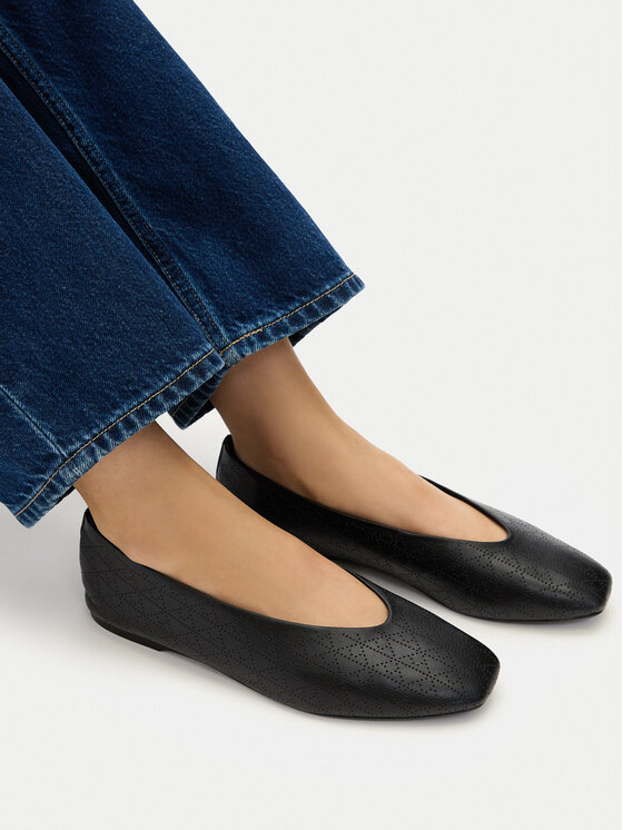 Calvin Klein Baleriny Square Ballerina Aop Lth HW0HW02936 Czarny