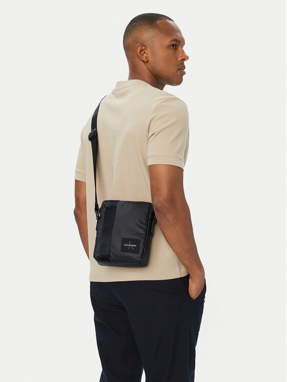 Calvin Klein Saszetka Rubberized Reporter LV04D3480G Czarny