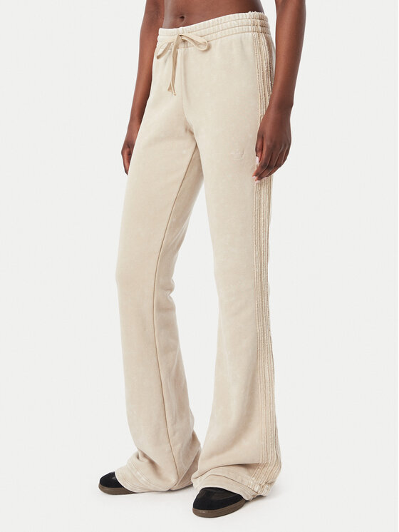 adidas Spodnie dresowe Sst Bootcut Pant KT1915 Beżowy Bootcut Fit